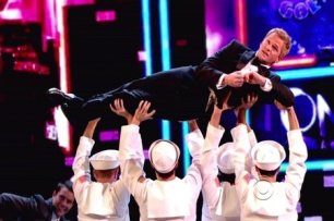 Neil_Patrick_Harris_performance_lights_up_a_gloomy_night_for_the_Brits_at_the_Tony_Awards